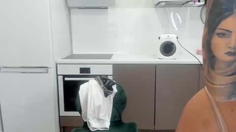 Snapshot of melodyhewit chatting on October 10, 2025, 7:18 am Masha online show from October 10, 2025, 7:18 am