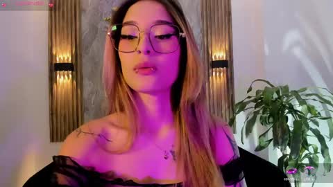 Snapshot of melodylanee chatting on June 4, 2026, 11:05 am melodylanee online show from June 4, 2026, 11:05 am