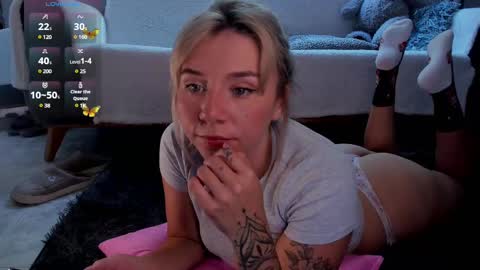 Snapshot of melodypetitex chatting on February 12, 2025, 7:45 pm sophia online show from February 12, 2025, 7:45 pm