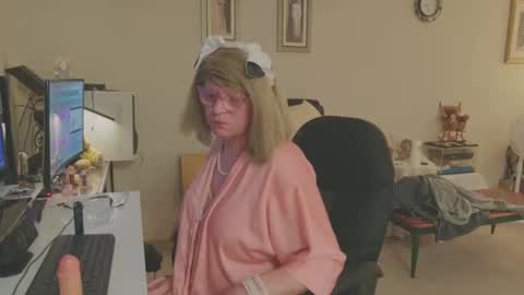 Snapshot of melodyredux_62 chatting on October 26, 2025, 11:16 am Melody online show from October 26, 2025, 11:16 am