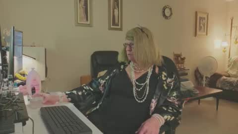 Snapshot of melodyredux_62 chatting on November 8, 2025, 2:50 pm Melody online show from November 8, 2025, 2:50 pm