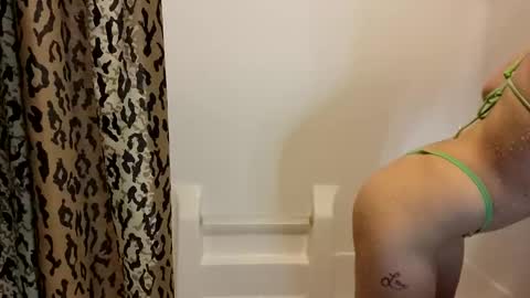 meltingmynx online show from October 13, 2025, 11:43 am