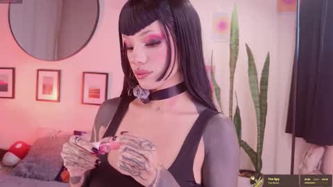 Mena  Help me reach 700 thumbs up online show from October 27, 2025, 8:35 pm