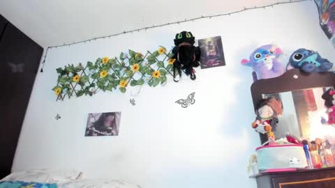 Snapshot of mensia_hernandez chatting on June 3, 2026, 2:33 pm Princess Mensia online show from June 3, 2026, 2:33 pm