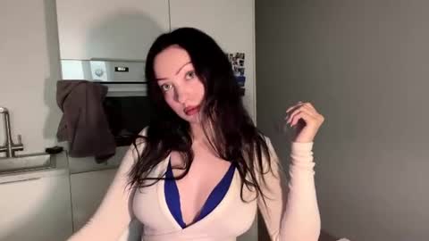MeowAlika online show from July 6, 2026, 5:04 pm