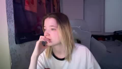 meowme online show from December 31, 2024, 4:06 am