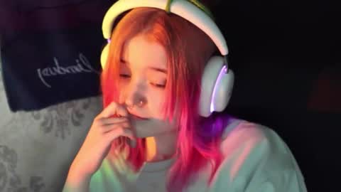 meowme online show from February 5, 2025, 2:59 pm