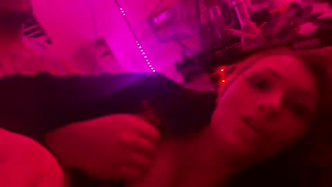 meowzers777 online show from December 21, 2024, 9:33 am