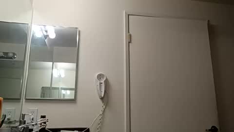 meowzers777 online show from November 20, 2025, 7:24 pm