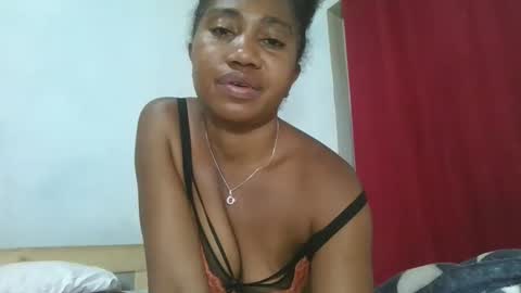 Snapshot of meraldaaaa chatting on October 21, 2025, 9:37 pm meraldaaaa online show from October 21, 2025, 9:37 pm