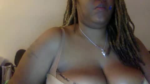 Snapshot of mercedesbuxxx chatting on December 1, 2025, 5:12 am mercedesbuxxx online show from December 1, 2025, 5:12 am