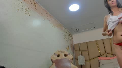 Snapshot of meredith_huntt chatting on April 4, 2026, 11:29 am Meredith Huntt online show from April 4, 2026, 11:29 am