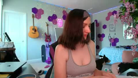 Meredith Bae online show from July 6, 2026, 6:32 pm