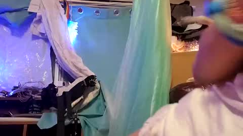 gurlnips online show from January 21, 2025, 6:22 am