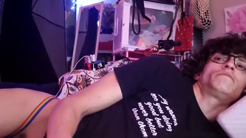 gurlnips online show from February 8, 2025, 11:55 am