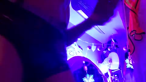 gurlnips online show from February 10, 2025, 12:52 am