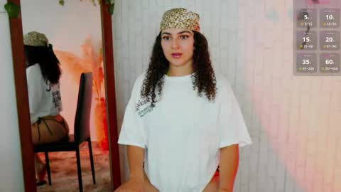 Snapshot of merida_bell18 chatting on October 4, 2025, 12:19 am Merida Bell online show from October 4, 2025, 12:19 am