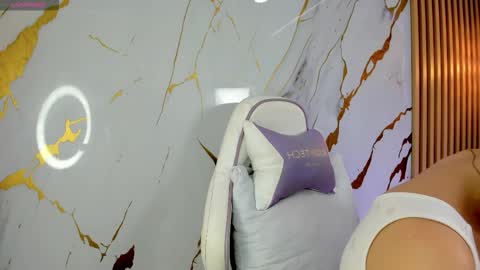 meridacute_ online show from October 21, 2025, 8:09 pm