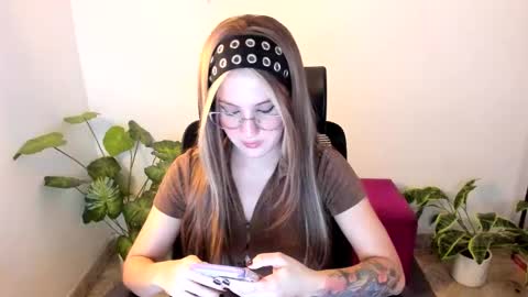 Snapshot of meridaxbrave_ chatting on October 12, 2025, 2:21 am laura 3 i am independent model online show from October 12, 2025, 2:21 am