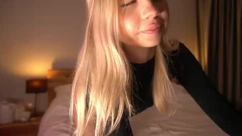 Lara OFFLINE  online show from July 3, 2026, 8:59 pm