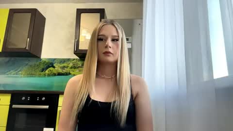Stefani online show from June 2, 2026, 1:24 pm