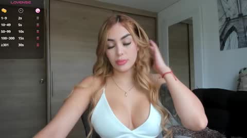 Snapshot of mi_suk1 chatting on February 14, 2025, 7:44 pm mi suk1 online show from February 14, 2025, 7:44 pm