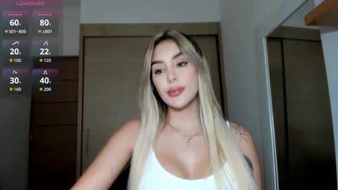 Snapshot of mi_suk1 chatting on November 21, 2025, 8:40 pm mi suk1 online show from November 21, 2025, 8:40 pm