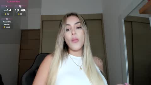 Snapshot of mi_suk1 chatting on November 27, 2025, 5:26 pm mi suk1 online show from November 27, 2025, 5:26 pm