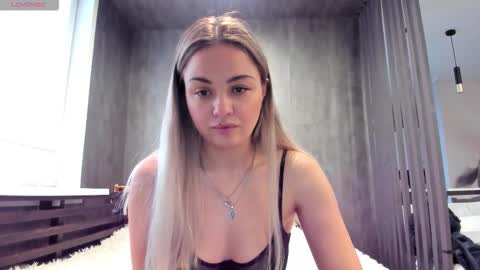 Mia online show from November 13, 2025, 3:05 am