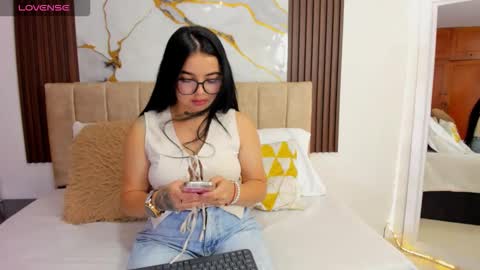 Mia Bloom online show from May 17, 2026, 2:24 pm