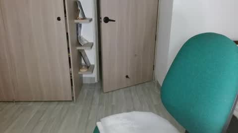 Mia online show from April 9, 2026, 4:12 am