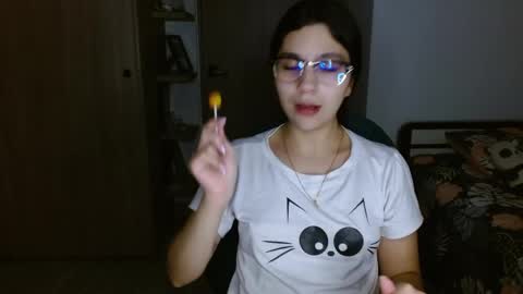 Mia online show from May 20, 2026, 2:07 am