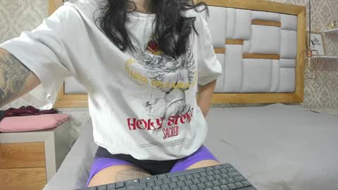 mia__megan online show from December 7, 2024, 12:02 pm