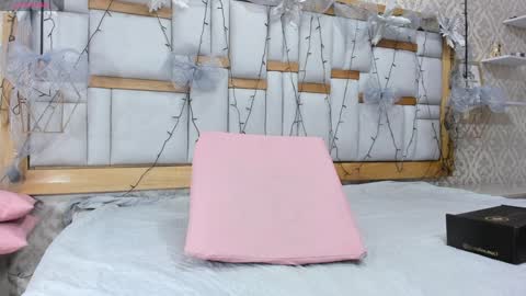 mia__megan online show from December 21, 2024, 12:06 pm