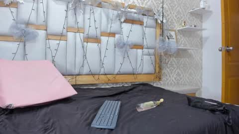 mia__megan online show from January 4, 2025, 5:58 pm