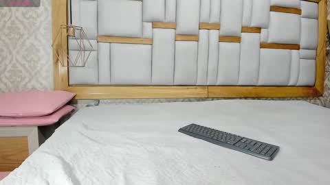 mia__megan online show from January 24, 2025, 11:48 am