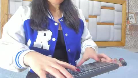 mia__megan online show from February 21, 2025, 12:06 pm