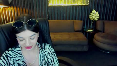 Snapshot of mia__mia_18 chatting on May 19, 2026, 1:39 pm Alina online show from May 19, 2026, 1:39 pm