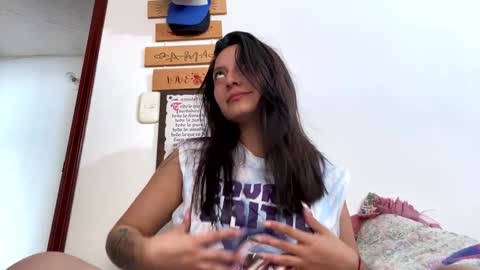 Snapshot of mia__robertss chatting on December 15, 2024, 5:31 pm Mia online show from December 15, 2024, 5:31 pm