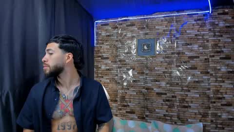 Snapshot of mia_and_vincentt chatting on March 7, 2025, 3:51 am Mia and vincentt model indepent online show from March 7, 2025, 3:51 am