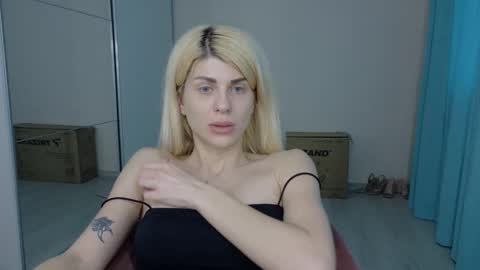 Snapshot of mia_angel chatting on May 22, 2026, 5:18 pm mia_angel online show from May 22, 2026, 5:18 pm