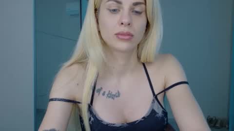 Snapshot of mia_angel chatting on May 25, 2026, 4:46 pm mia_angel online show from May 25, 2026, 4:46 pm