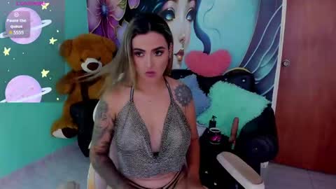 Mia online show from May 9, 2026, 7:19 pm