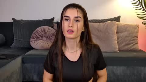 Snapshot of mia_carter99 chatting on December 16, 2025, 9:31 pm Freya Allen online show from December 16, 2025, 9:31 pm