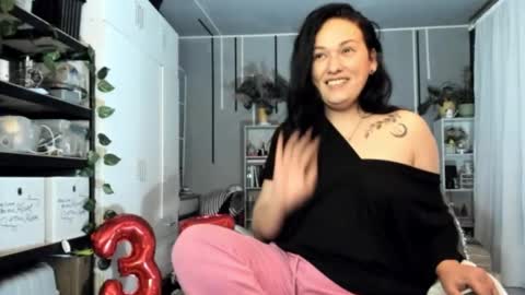 Snapshot of mia_clancy chatting on December 9, 2024, 8:12 pm MIA online show from December 9, 2024, 8:12 pm