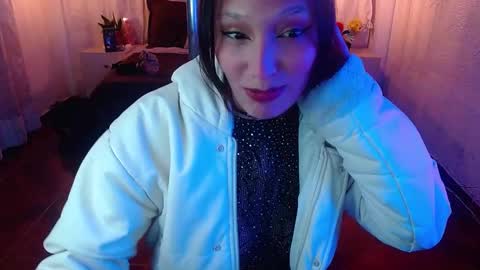 Snapshot of mia_collens_ chatting on January 4, 2025, 5:05 am MIA online show from January 4, 2025, 5:05 am