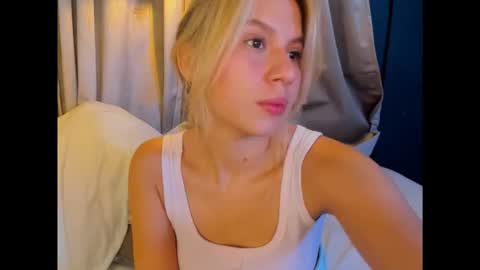 Snapshot of mia_curry chatting on June 8, 2026, 8:20 pm M I A online show from June 8, 2026, 8:20 pm