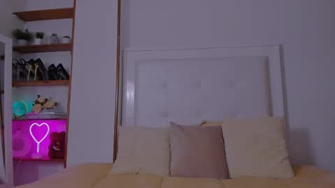 Sarah Luna online show from March 3, 2025, 12:37 pm