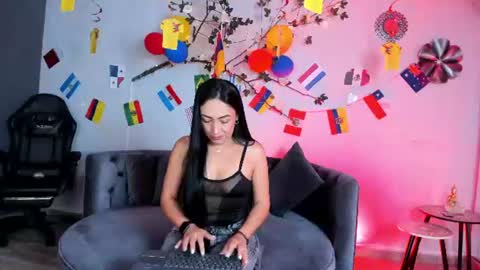 Snapshot of mia_davis__ chatting on June 18, 2026, 11:36 am mia_davis__ online show from June 18, 2026, 11:36 am