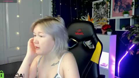 Mia online show from May 25, 2026, 3:01 am